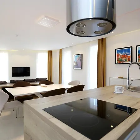 Art Gallery Apartment Murter