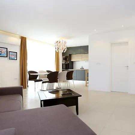 Art Gallery Apartment Murter