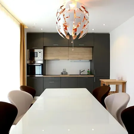 Art Gallery Apartment *