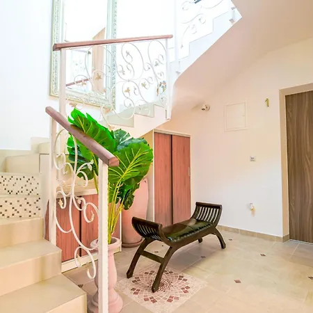 Art Gallery Apartment
